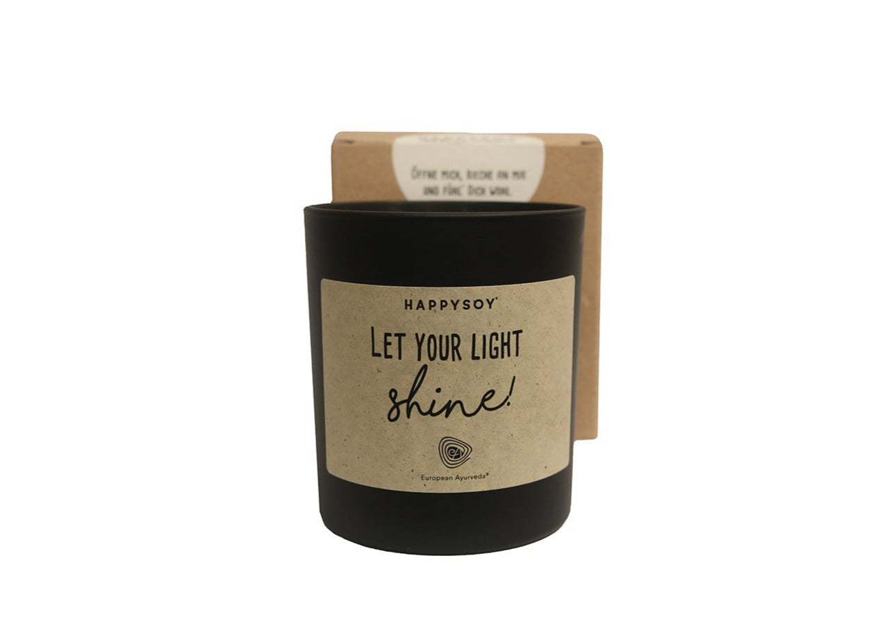 Vegane Duftkerze aus Sojawachs mit der Botschaft Let your light shine für Entspannung und Wohlbefinden.